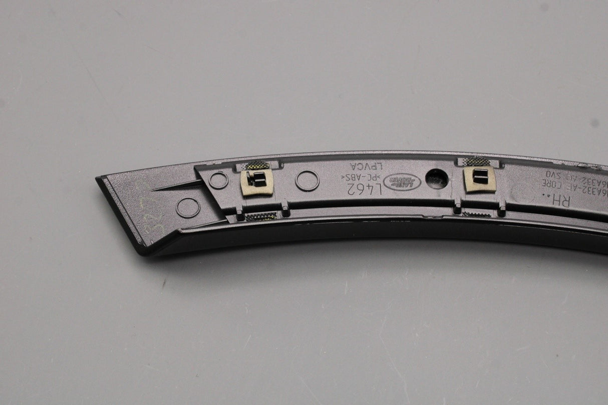 Land Rover Discovery 5 L462 17-on wheel arch trim (rear right) LR117001