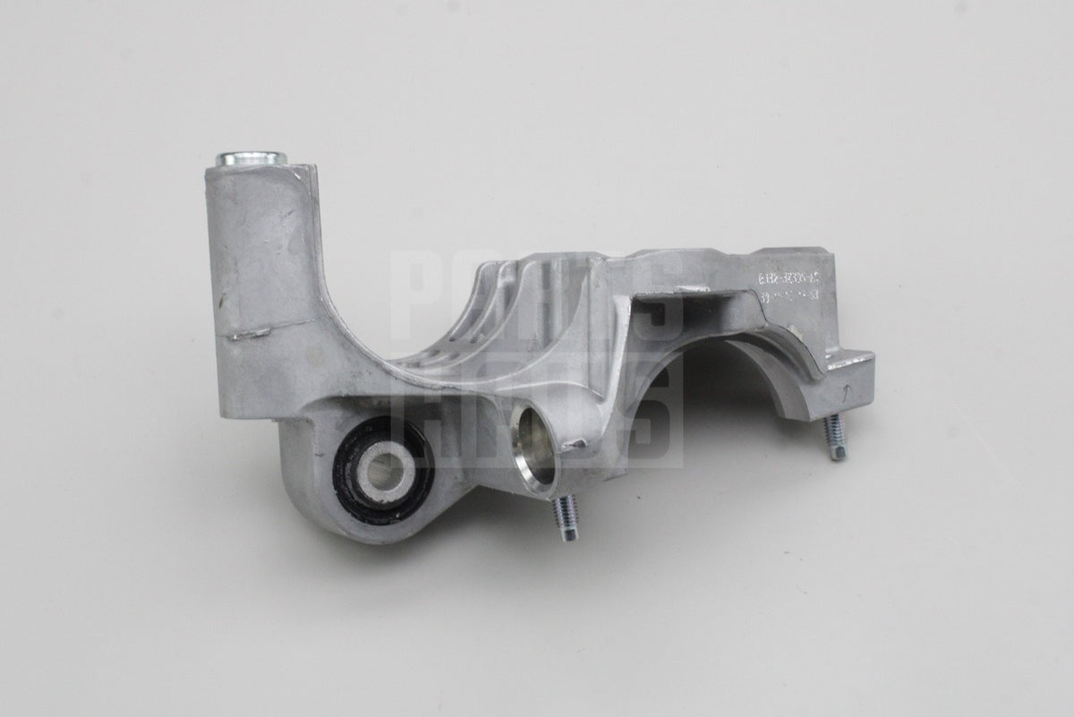 Land Rover Discovery Sport 2015-on front driveshaft bracket LR105649