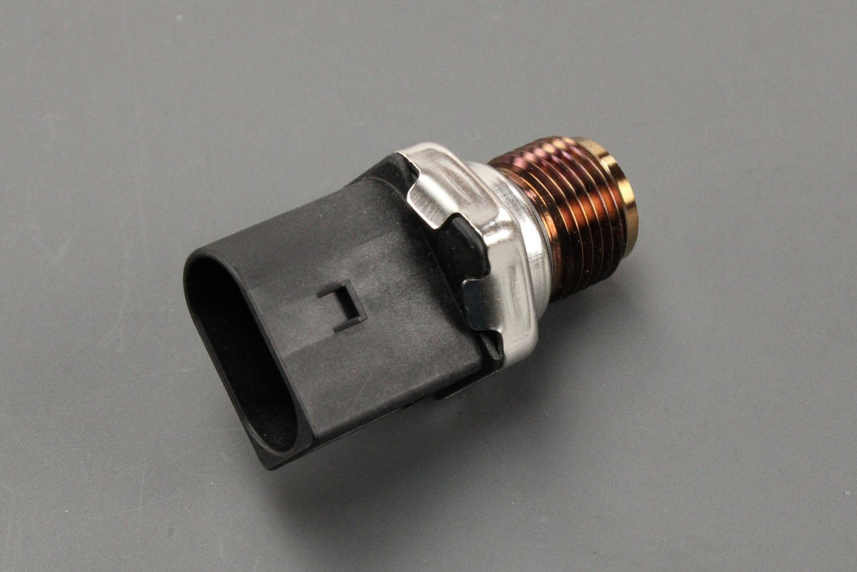 VW Touareg Audi A1 Skoda SEAT fuel rail pressure sensor (TDI) 04L906054E