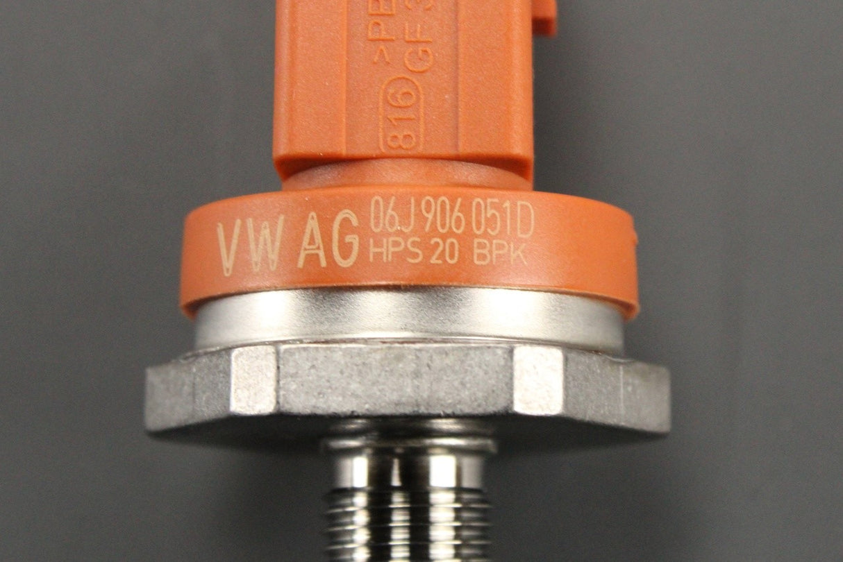 VW Golf Audi R8 Skoda SEAT Leon fuel pressure sensor (petrol) 06J906051D