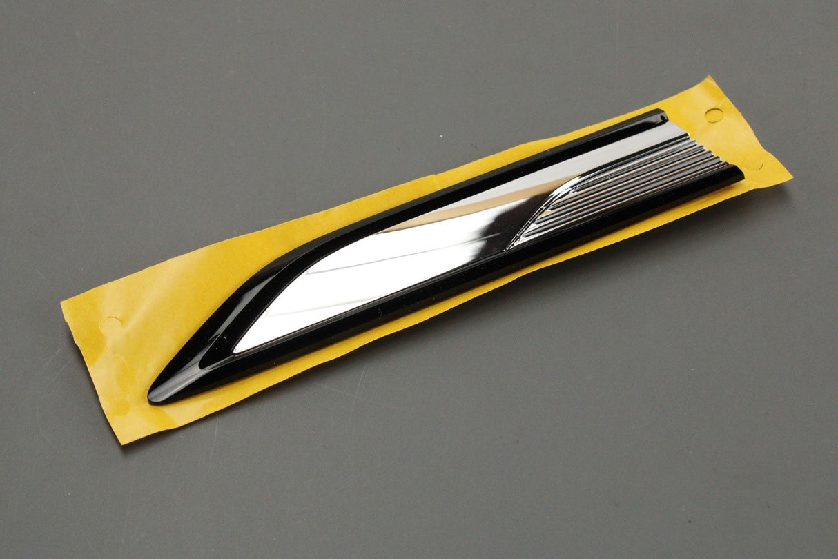 VW Tiguan Allspace 2018-on front wing emblem (right) 5NA853688J DPJ