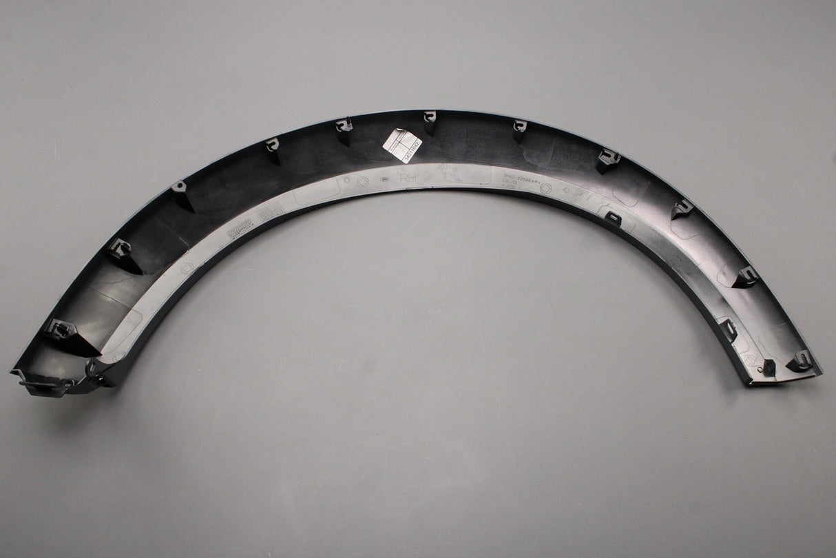 Land Rover Discovery 3 2005-2009 front wheel arch trim (right) LR010631
