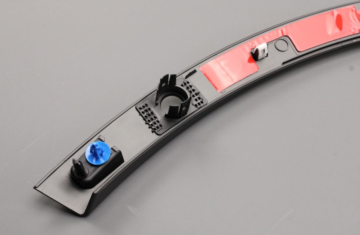 Land Rover Discovery 5 2017-on front wheel arch trim (right) LR082935