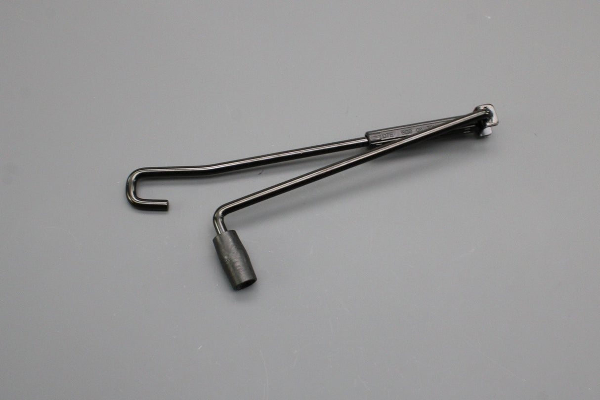 Skoda Kamiq Scala 19-on spare wheel tool kit jack with handle 658011031