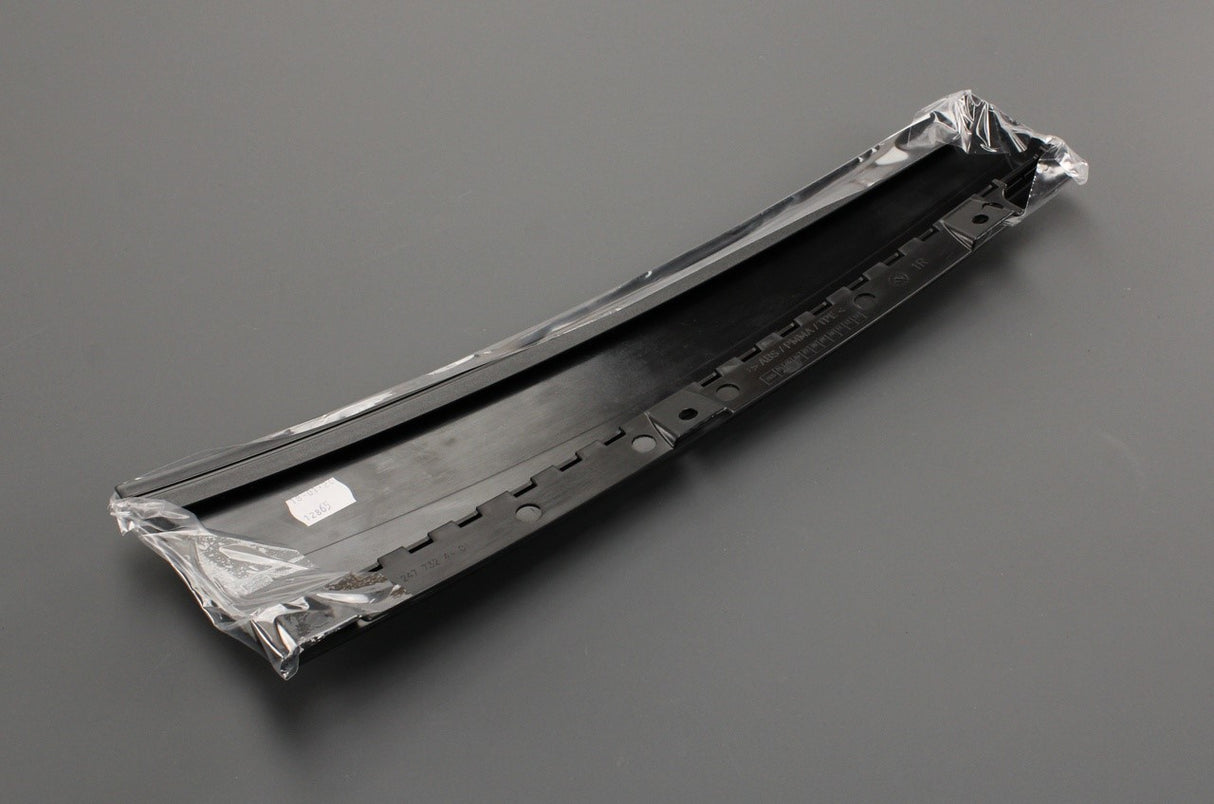 Mercedes-Benz B-Class 19-on door trim moulding (rear right) A2477324401