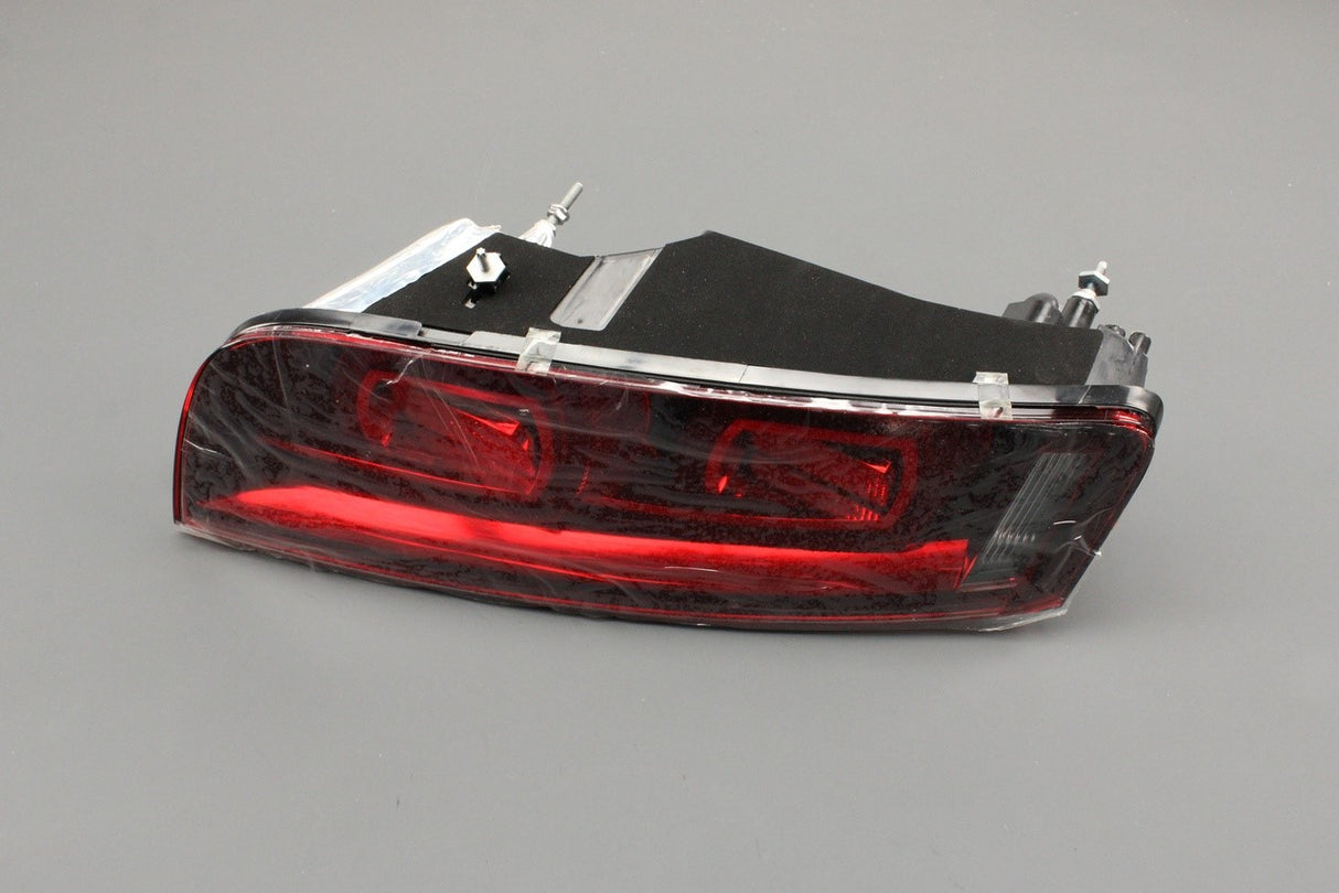 Audi R8 2007-12 rear tail light unit (right) 420945096F