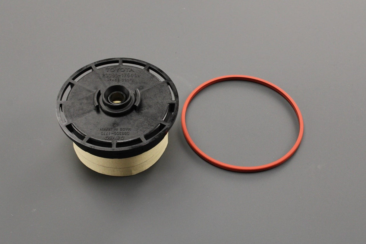 Toyota Land Cruiser 2007-on fuel filter element 23390-17540