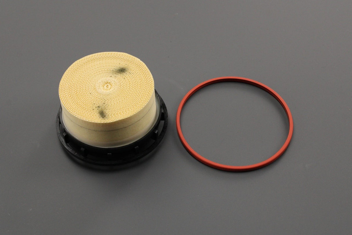 Toyota Land Cruiser 2007-on fuel filter element 23390-17540