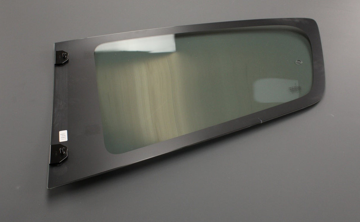 Toyota Aygo 2005-14 rear quarter window glass (right) 04008-4710H