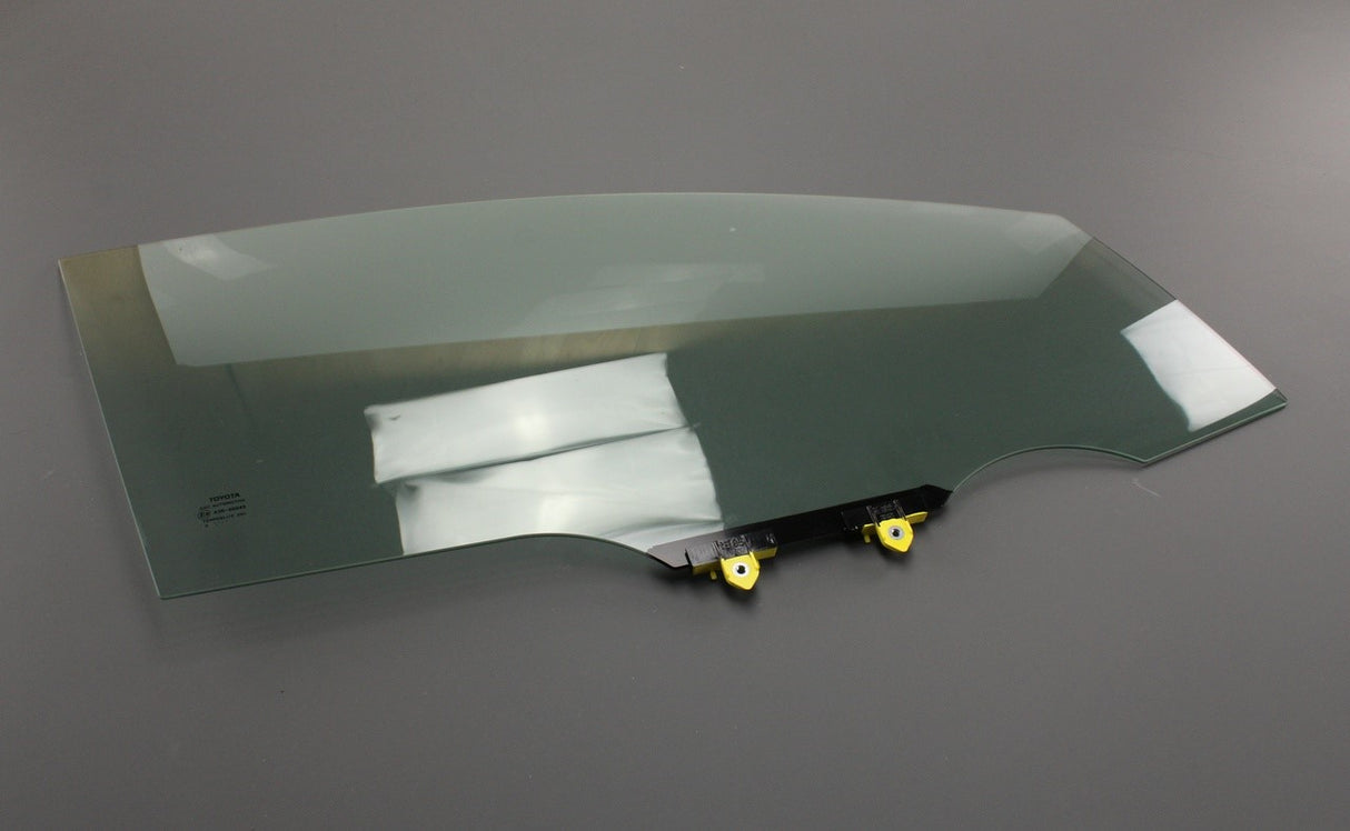 Toyota Corolla 2019-on door window glass (front right) 68101-02560