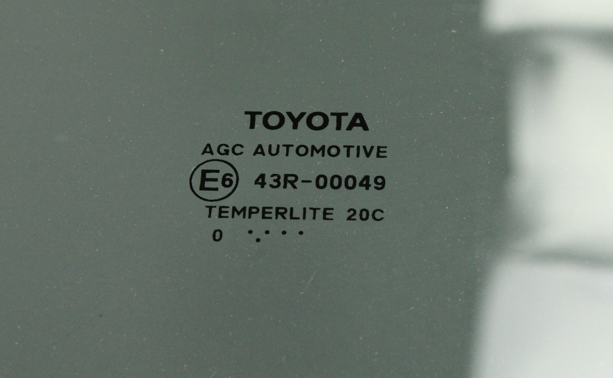 Toyota Corolla 2019-on door window glass (front right) 68101-02560