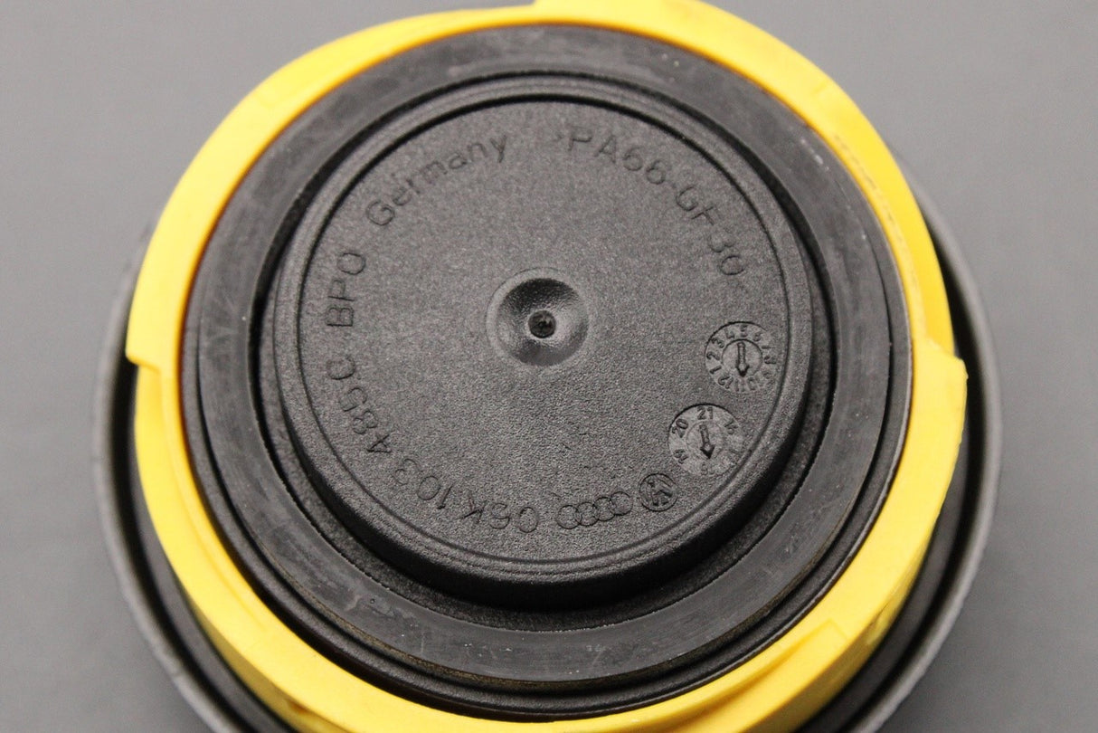VW Audi Skoda SEAT 1.6 1.8 2.0 3.0 4.0 engine oil filler cap 06K103485C