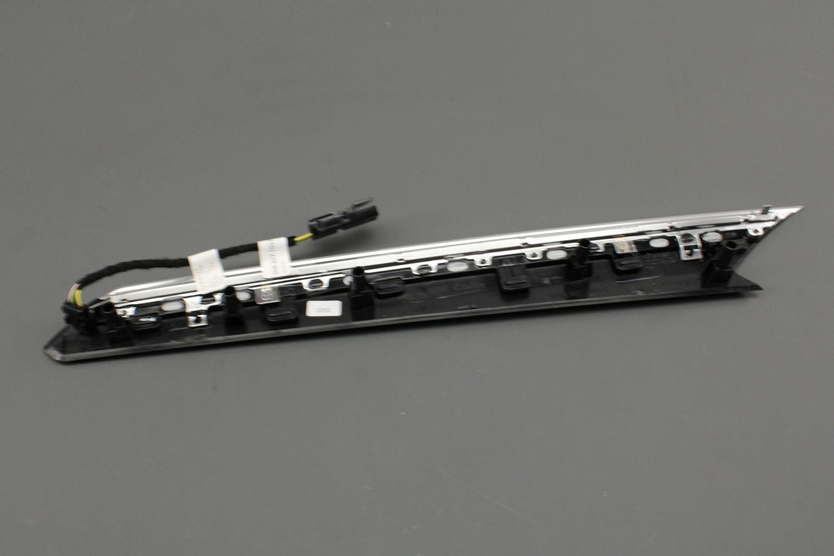 VW Tiguan 16-24 carbon grey door card trim (front right) 5NA867062C 9GA