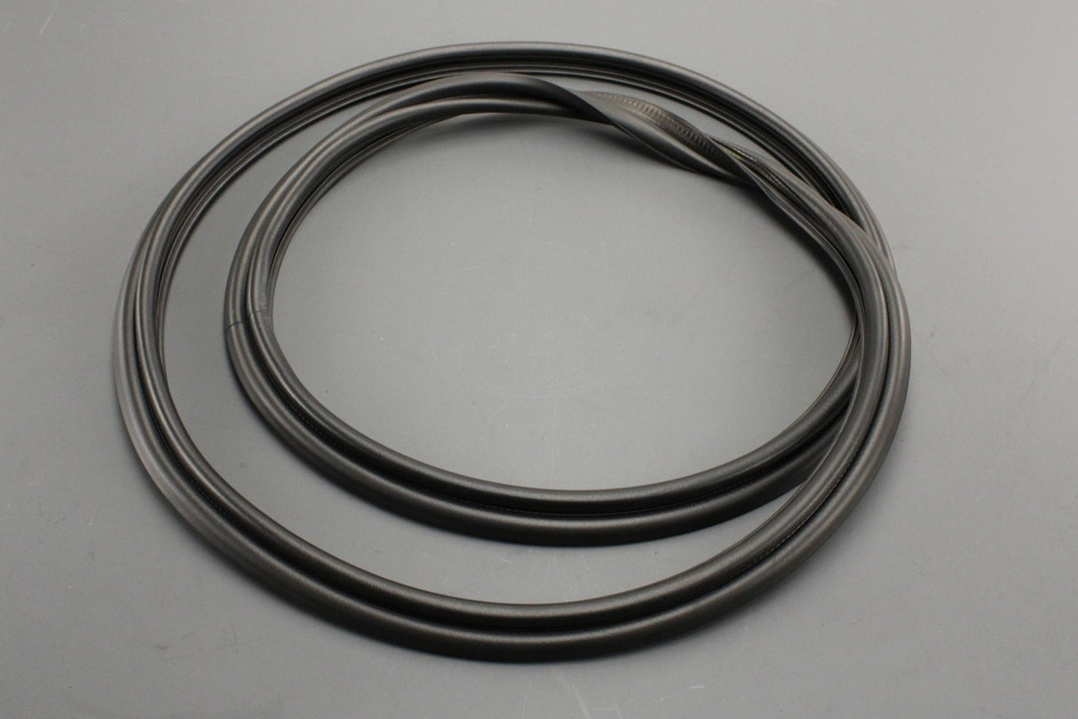 Jaguar XE boot lid tailgate seal (rear) T4N18777