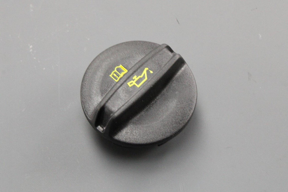 VW Amarok Audi A4 A5 A6 A7 A8 Q5 Q7 2016-on oil cap (3.0 TDI) 06K103485B