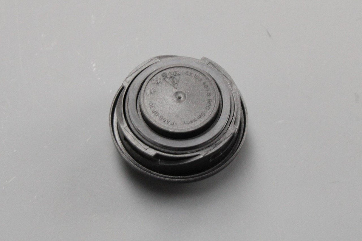VW Amarok Audi A4 A5 A6 A7 A8 Q5 Q7 2016-on oil cap (3.0 TDI) 06K103485B