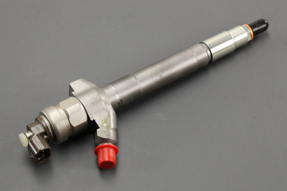 Land Rover Defender 2007-2016 fuel injector 2.4L LR010137