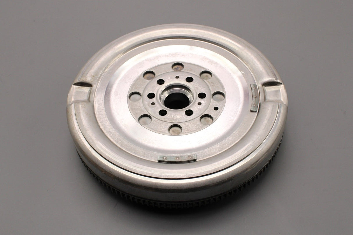 VW Passat B8 Audi Q3 Skoda SEAT 2.0TDI dual mass flywheel 04L105266