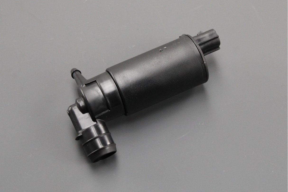 Toyota Avensis Corolla Yaris 2001-09 windscreen washer pump 85330-05031