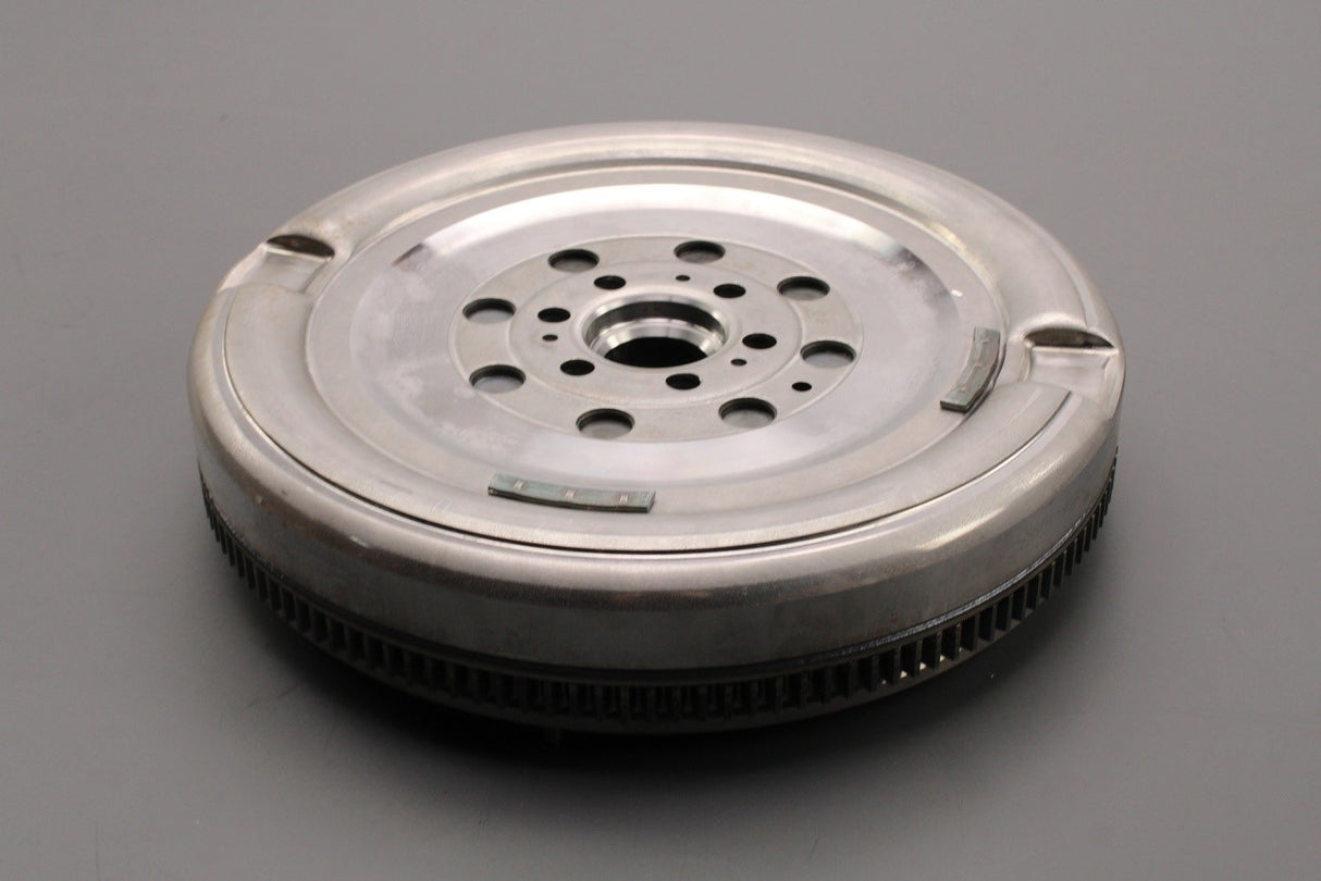 VW Passat B8 Audi Q3 Skoda SEAT 2.0TDI dual mass flywheel 04L105266
