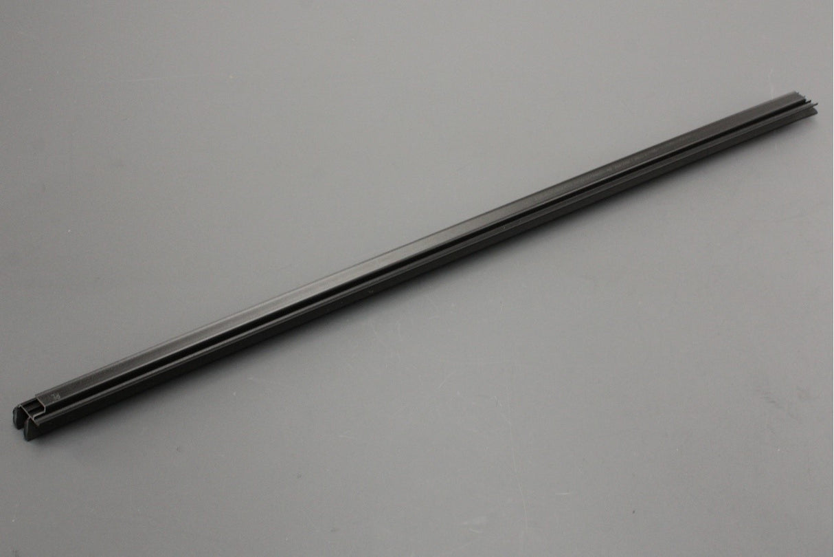 Land Rover Discovery 5 door weatherstrip seal (rear, left) LR102564