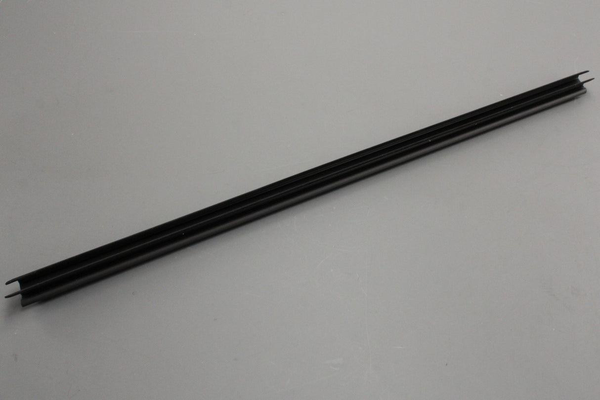 Land Rover Discovery 5 door weatherstrip seal (rear, left) LR102564