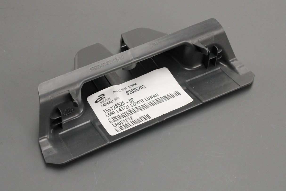 Land Rover Discovery Sport 2015-on boot latch bezel LR061212