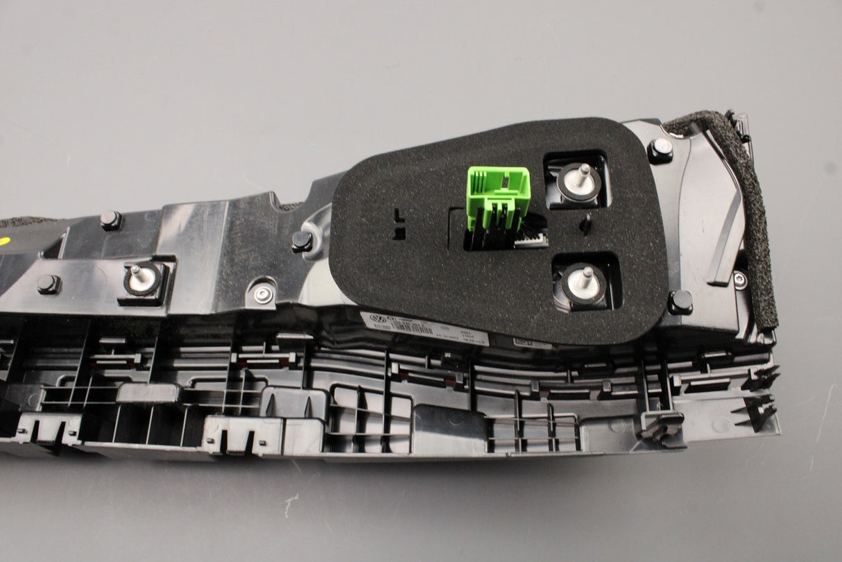 VW Touareg 2018-on LED tail light (rear centre) 760945307E