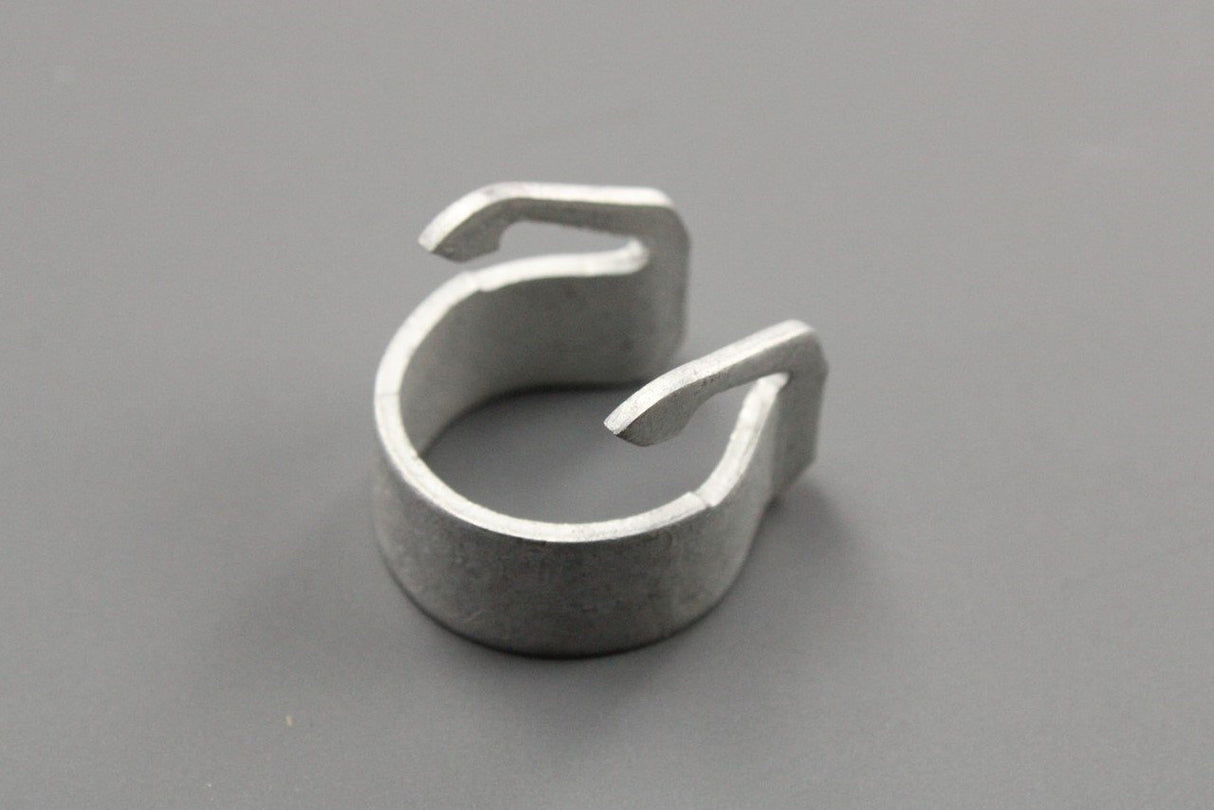 VW Touareg Audi RS4 RSQ3 Skoda injector support clip (petrol) 06J133036B