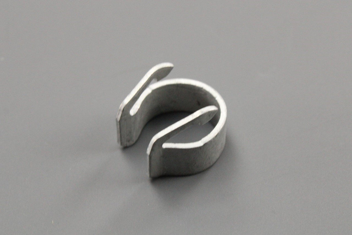 VW Touareg Audi RS4 RSQ3 Skoda injector support clip (petrol) 06J133036B