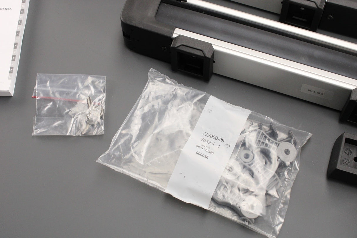 Audi Ski and snowboard roof rack holders 4M0071129