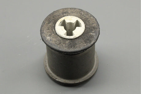 VW Transporter T5 T6 Multivan rear trailing arm bush (x1) 7H0501131A