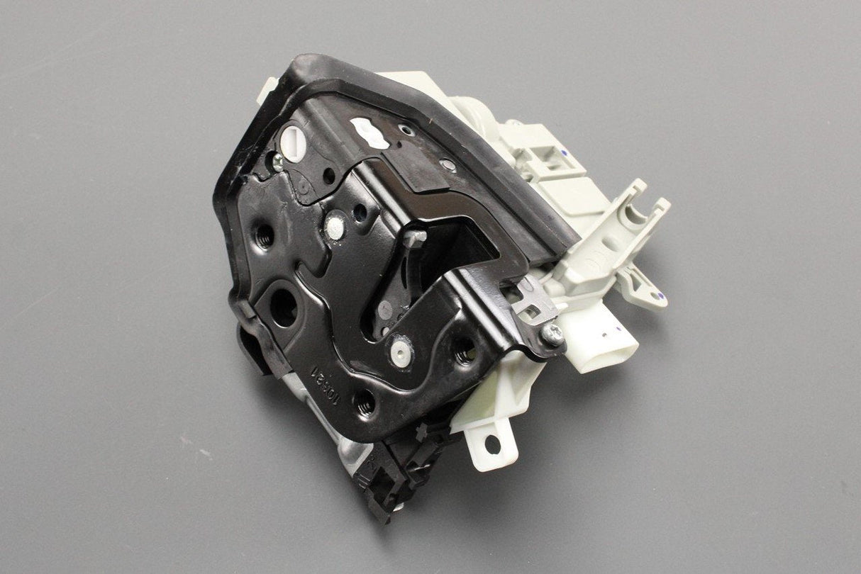 VW Touareg Audi A4 A6 A7 Q5 Q7 2010-on door lock (front left) 8J2837015E