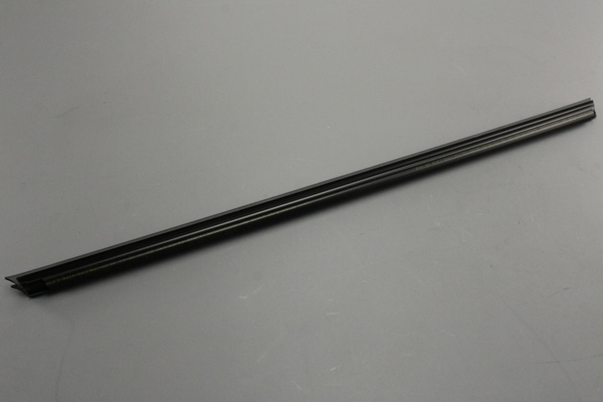 Range Rover Evoque 2012-18 door seal weather strip (inner left) LR092055