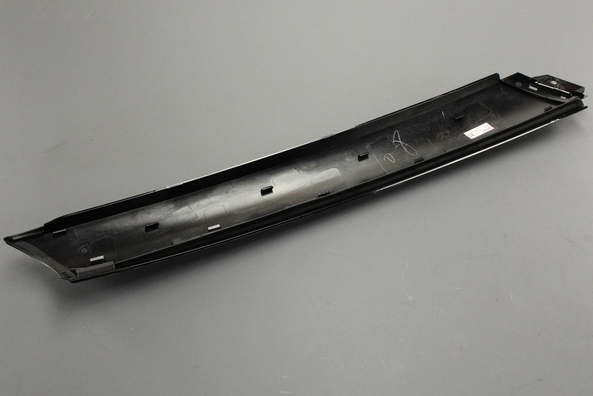 Land Rover Defender 20-on exterior A-pillar trim (right) 5.0 V8 LR161348