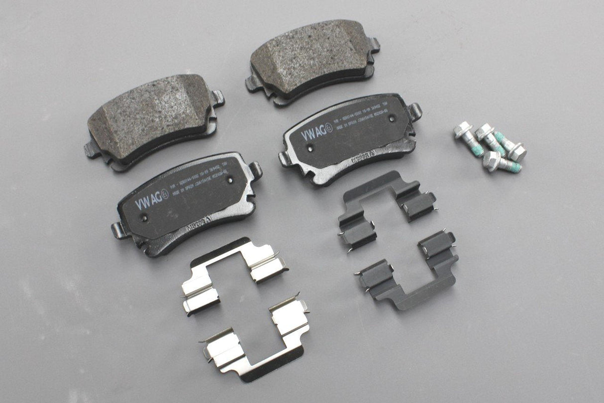 VW Transporter T5 T5.1 2004-15 set of brake pads 294mm (rear) JZW698451L
