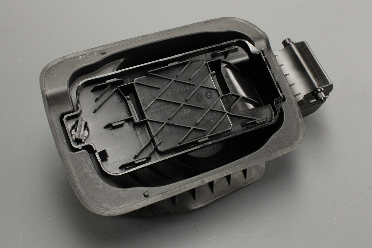 SEAT Ateca Skoda Karoq fuel filler flap housing 575809702D