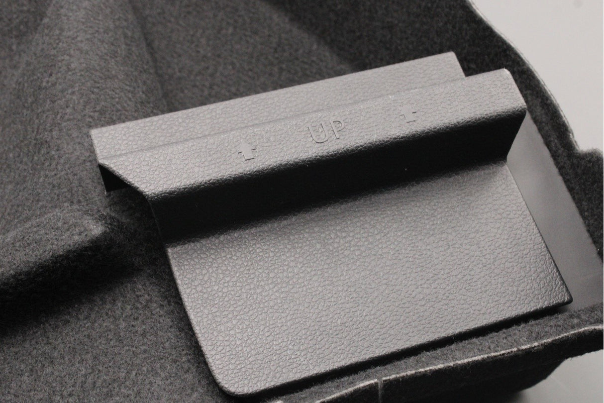 VW Golf MK7 MK7.5 boot luggage compartment trim (right) 5G6867428D CA9