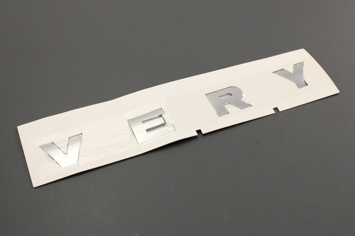 Land Rover Discovery 4 2010-2016 'VERY' Discovery badge (front) LR057525