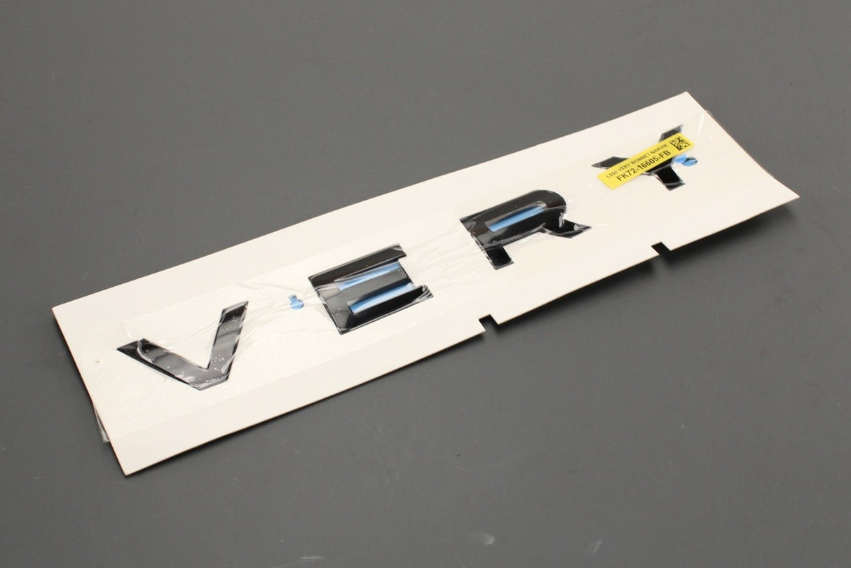 Land Rover Discovery Sport 2015-on 'VERY' bonnet emblem LR162803