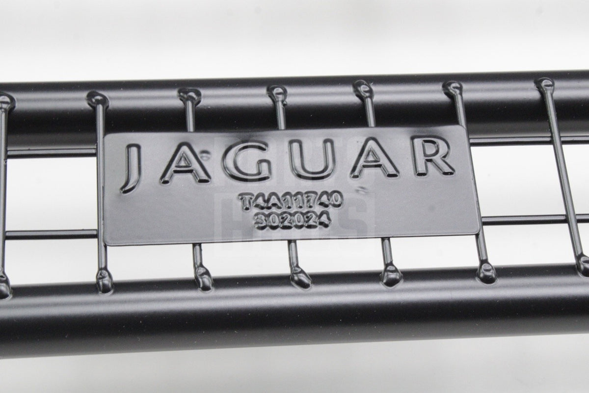 Jaguar F-Pace 2016-on dog guard partition T4A11740