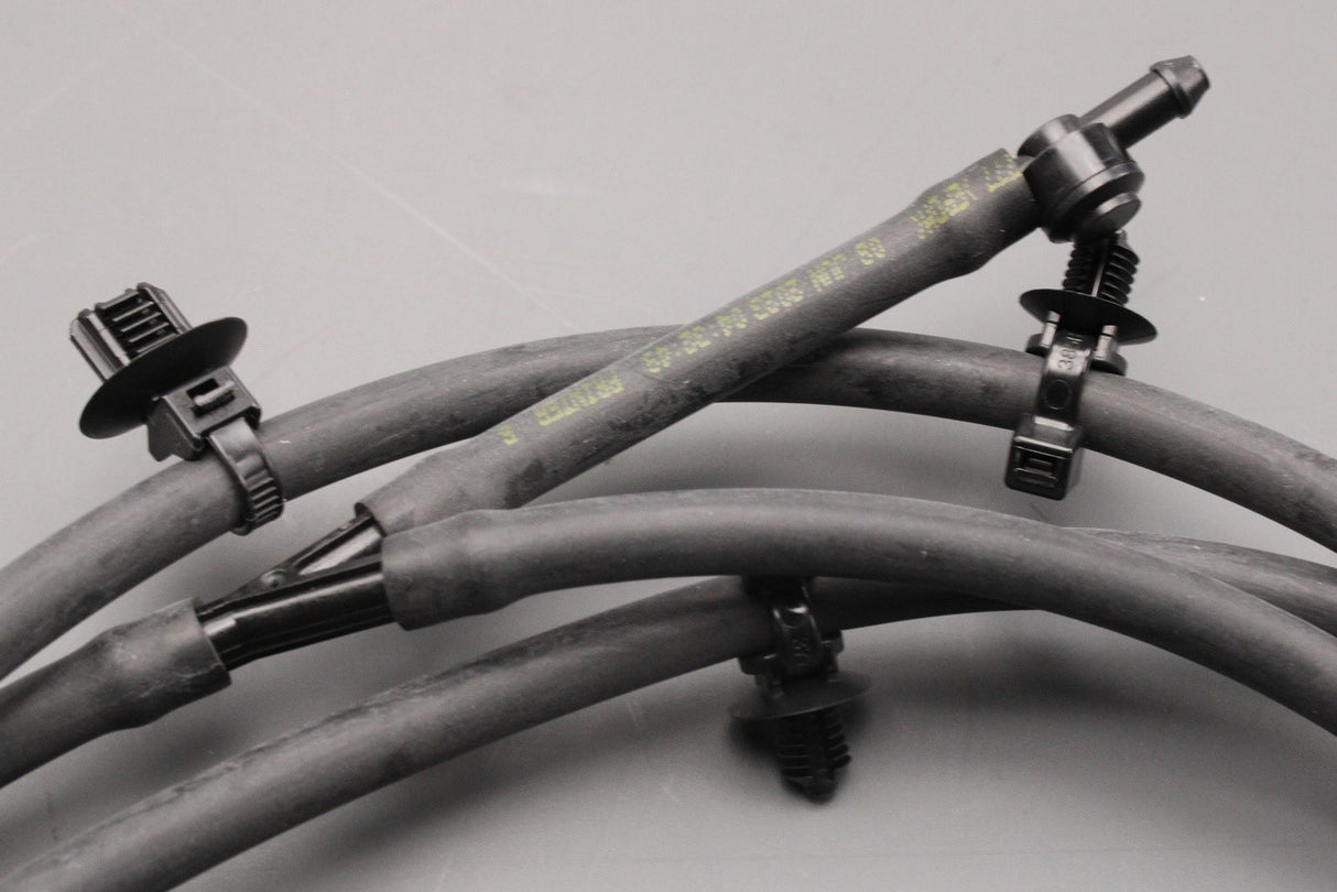 Jaguar E-Pace 2017-on screenwash hose (upper) J9C13798