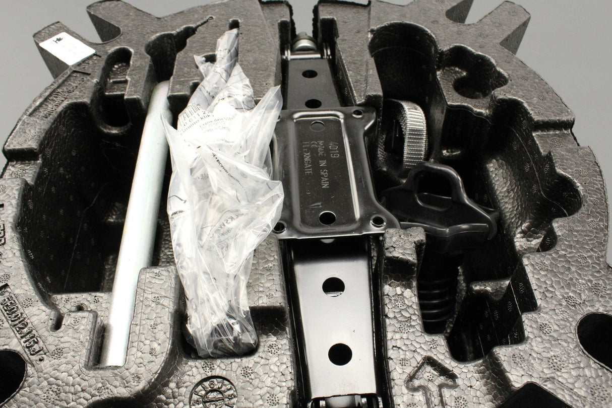 Skoda Octavia VRS 2013-20 spare wheel tool kit 5E0093860C