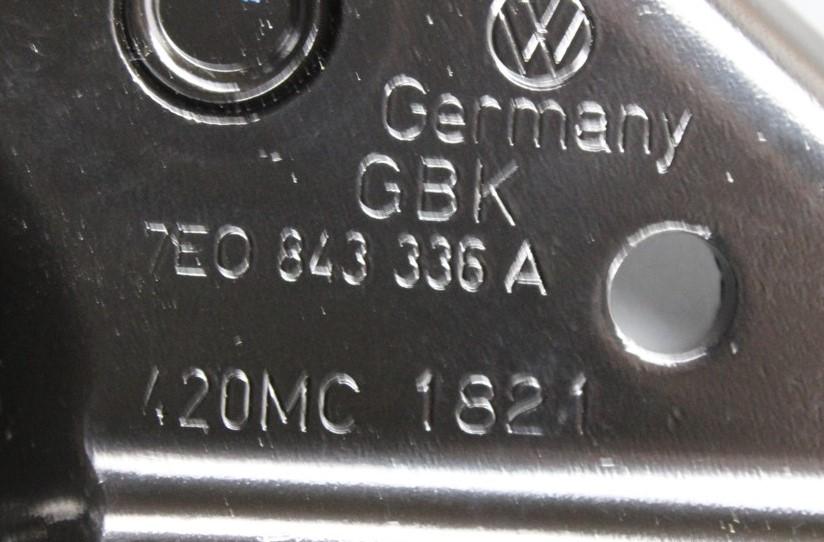 VW Transporter T5 T6 12-on manual sliding door hinge (right) 7E0843336A