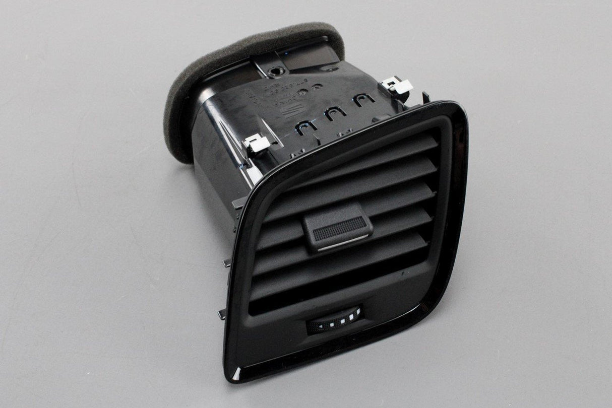 SEAT Ateca 16-on passenger front dashboard air vent (RHD) 577820901A BYY