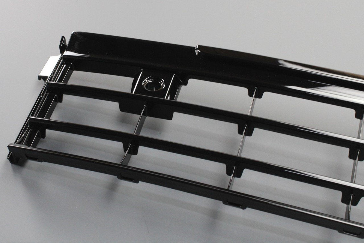 VW Golf MK8 2020-on R-Line front lower bumper grille (centre) 5H0853677D