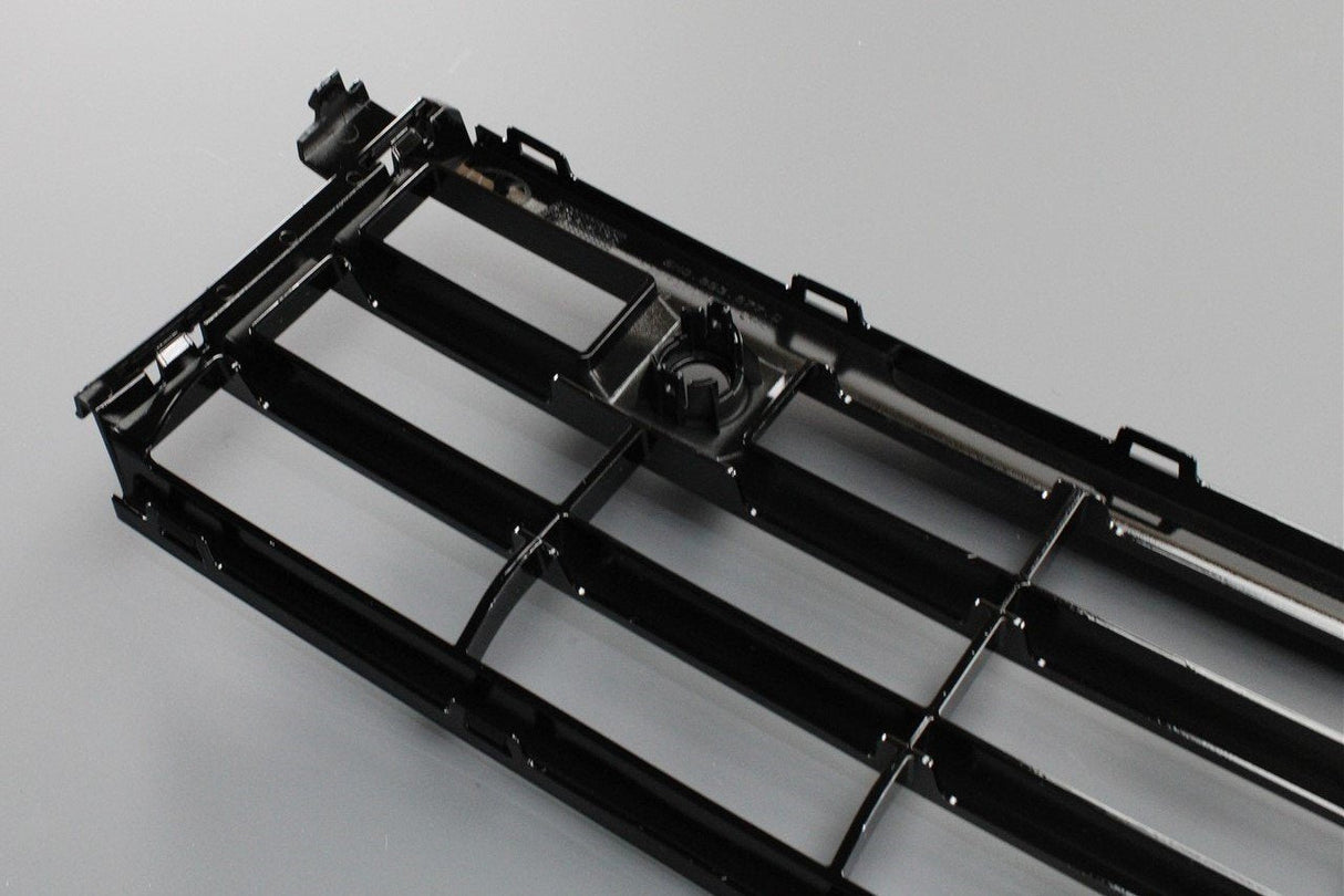 VW Golf MK8 2020-on R-Line front lower bumper grille (centre) 5H0853677D