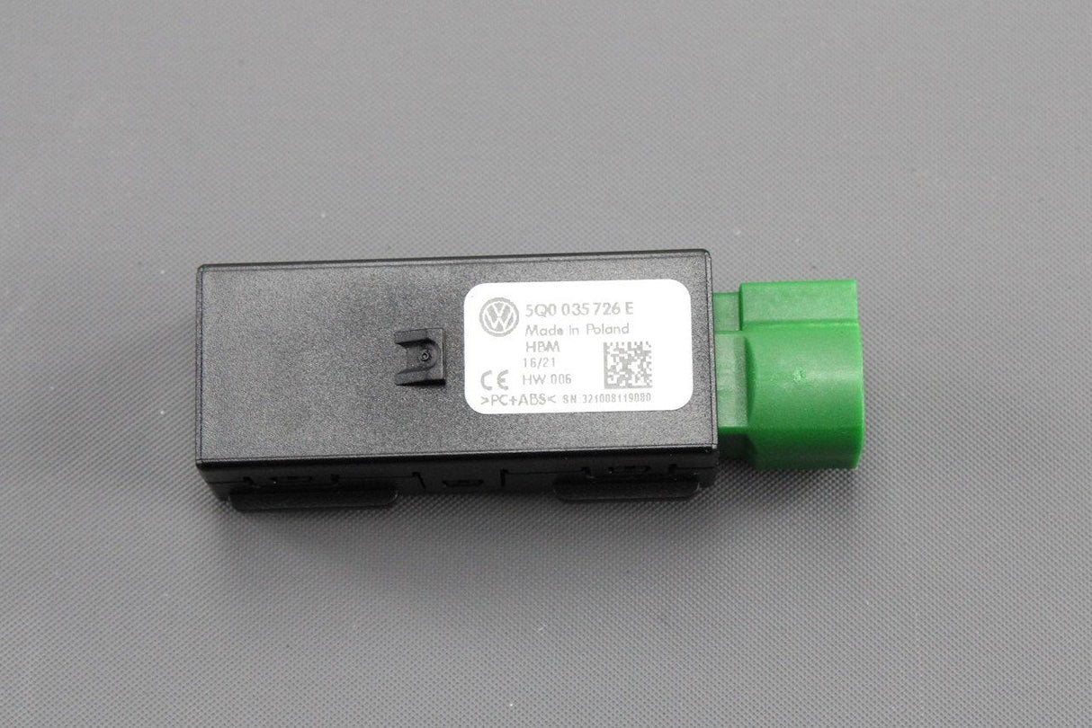 VW Passat T6 Caddy CC Amarok USB in connection port 5Q0035726E