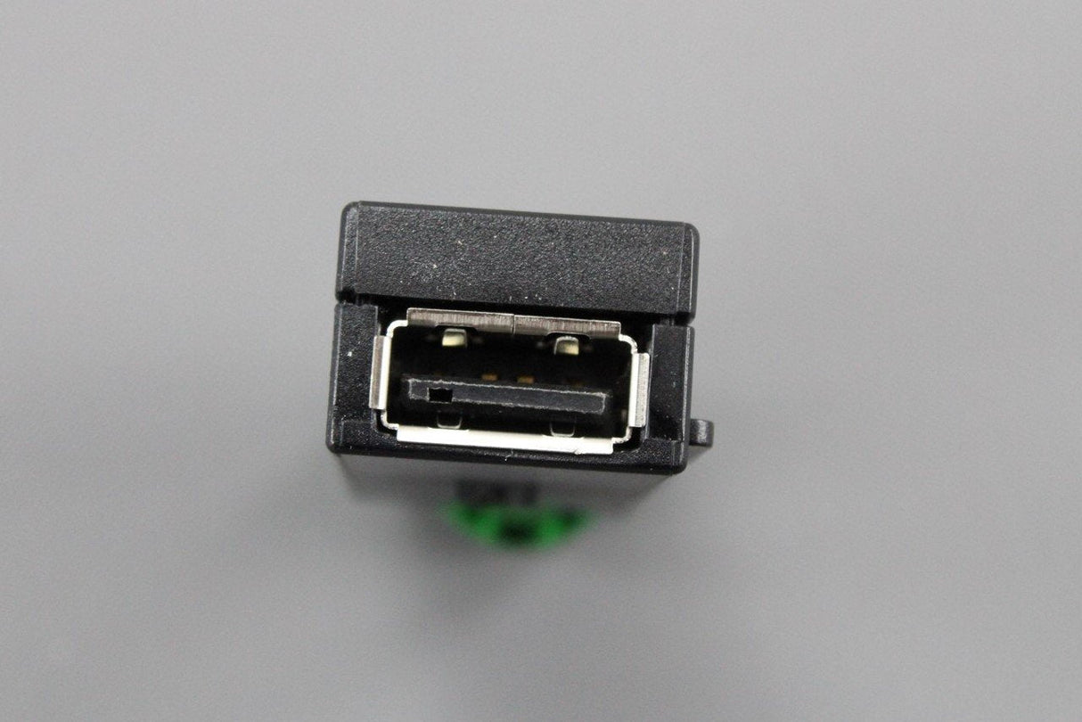VW Passat T6 Caddy CC Amarok USB in connection port 5Q0035726E