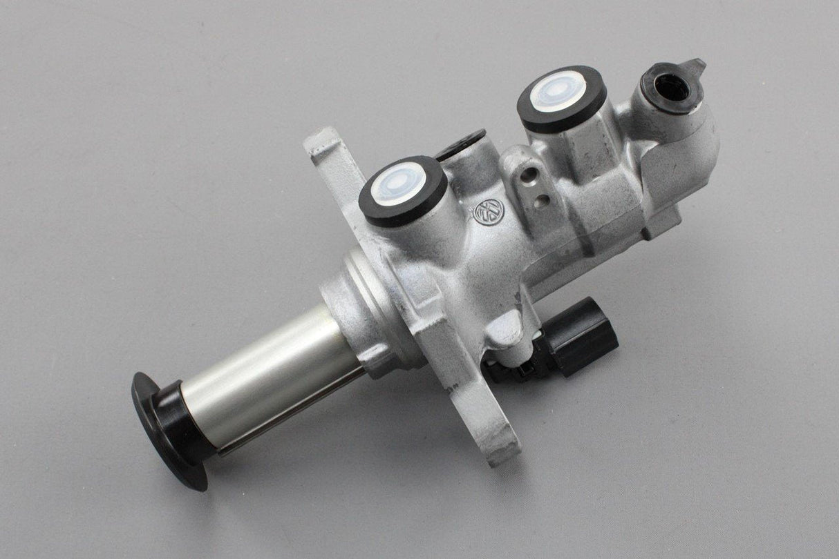 VW Polo Audi A1 Skoda SEAT Ibiza brake master cylinder 2Q2614019A REP